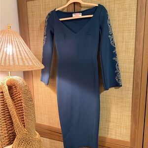 La petite robe -  Dress with Embroidered Sleeves